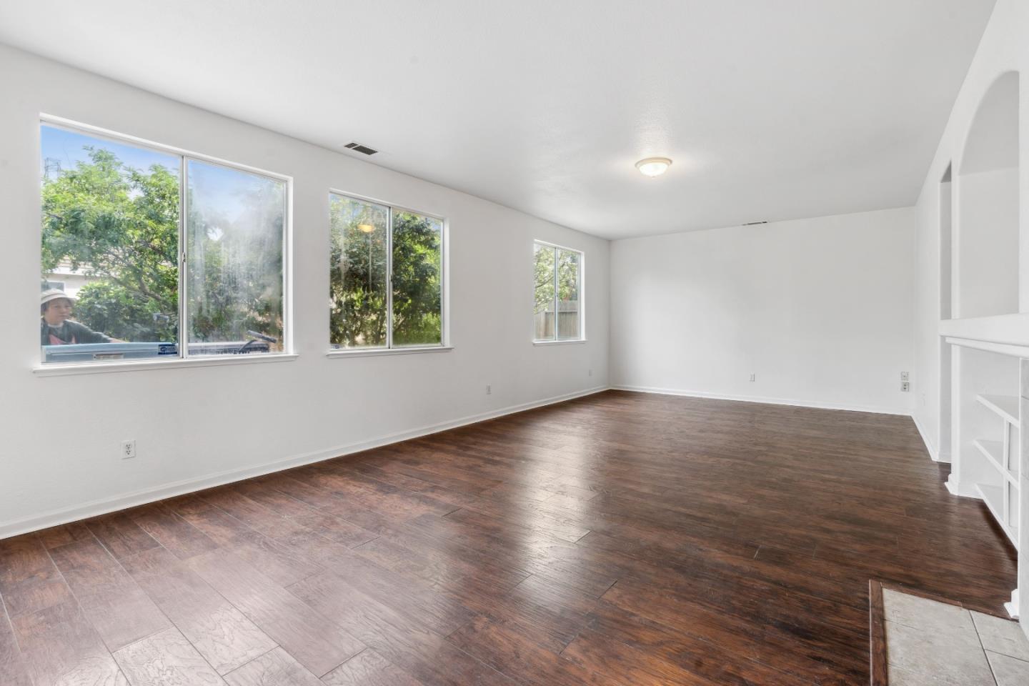 Detail Gallery Image 11 of 44 For 4114 Van Gogh Ct, Stockton,  CA 95206 - 4 Beds | 2/1 Baths
