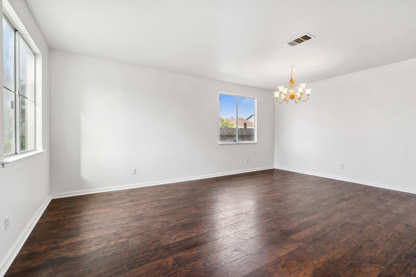 Detail Gallery Image 12 of 44 For 4114 Van Gogh Ct, Stockton,  CA 95206 - 4 Beds | 2/1 Baths