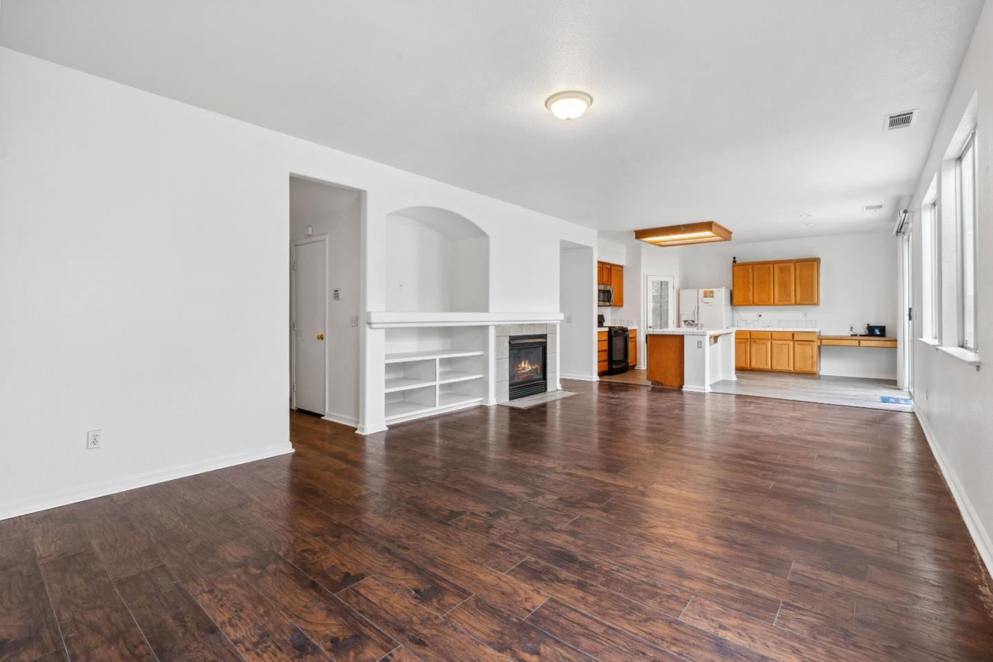 Detail Gallery Image 7 of 44 For 4114 Van Gogh Ct, Stockton,  CA 95206 - 4 Beds | 2/1 Baths