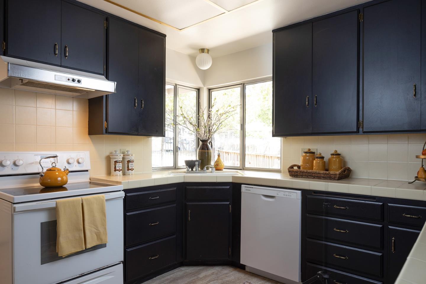 Detail Gallery Image 10 of 19 For 0 Carpenter & 2nd Nw Corner, Carmel,  CA 93921 - 3 Beds | 2/1 Baths