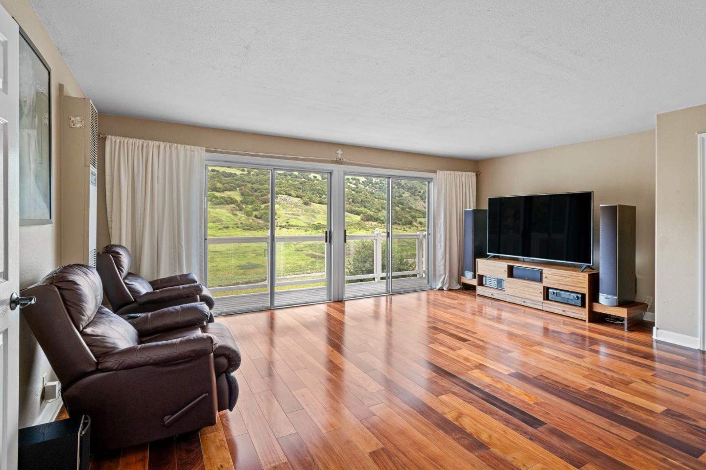 Detail Gallery Image 17 of 67 For 17480 Hoot Owl Way, Morgan Hill,  CA 95037 - 7 Beds | 5 Baths