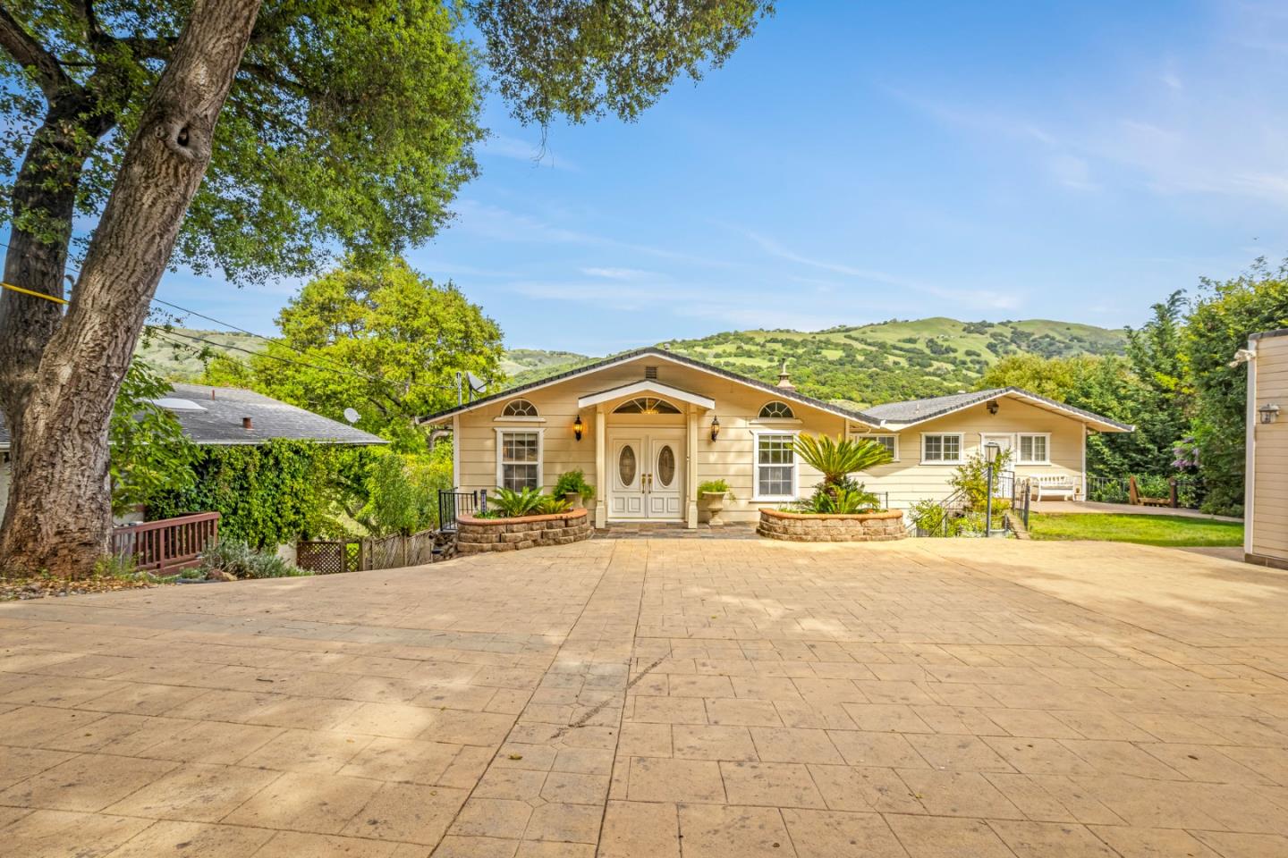 Detail Gallery Image 3 of 67 For 17480 Hoot Owl Way, Morgan Hill,  CA 95037 - 7 Beds | 5 Baths