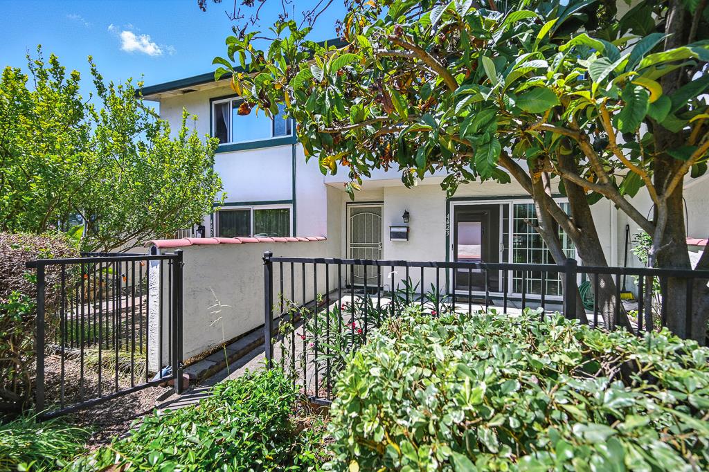 Detail Gallery Image 2 of 50 For 4423 Corto Monterey, Union City,  CA 94587 - 3 Beds | 2/1 Baths