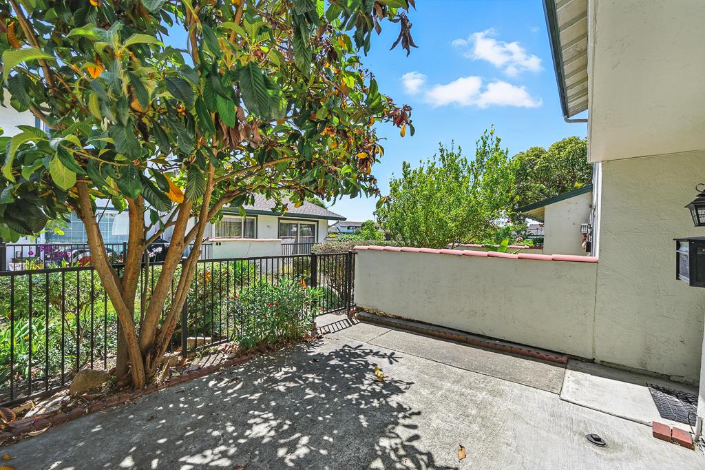 Detail Gallery Image 3 of 50 For 4423 Corto Monterey, Union City,  CA 94587 - 3 Beds | 2/1 Baths