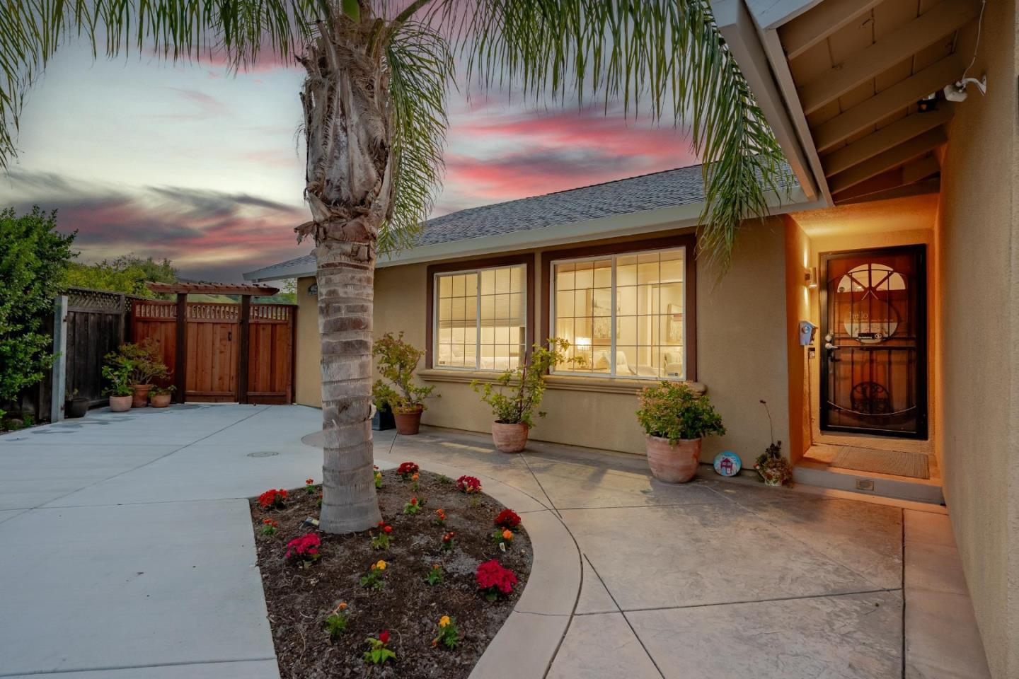 Detail Gallery Image 4 of 58 For 462 Madison Dr, San Jose,  CA 95123 - 5 Beds | 3 Baths