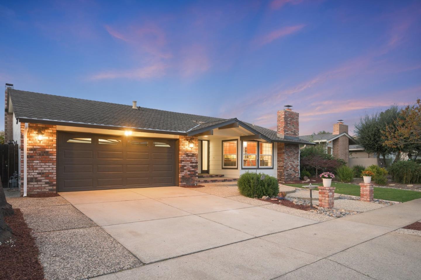 Detail Gallery Image 2 of 26 For 1699 Zinnia Ln, San Jose,  CA 95124 - 4 Beds | 2 Baths