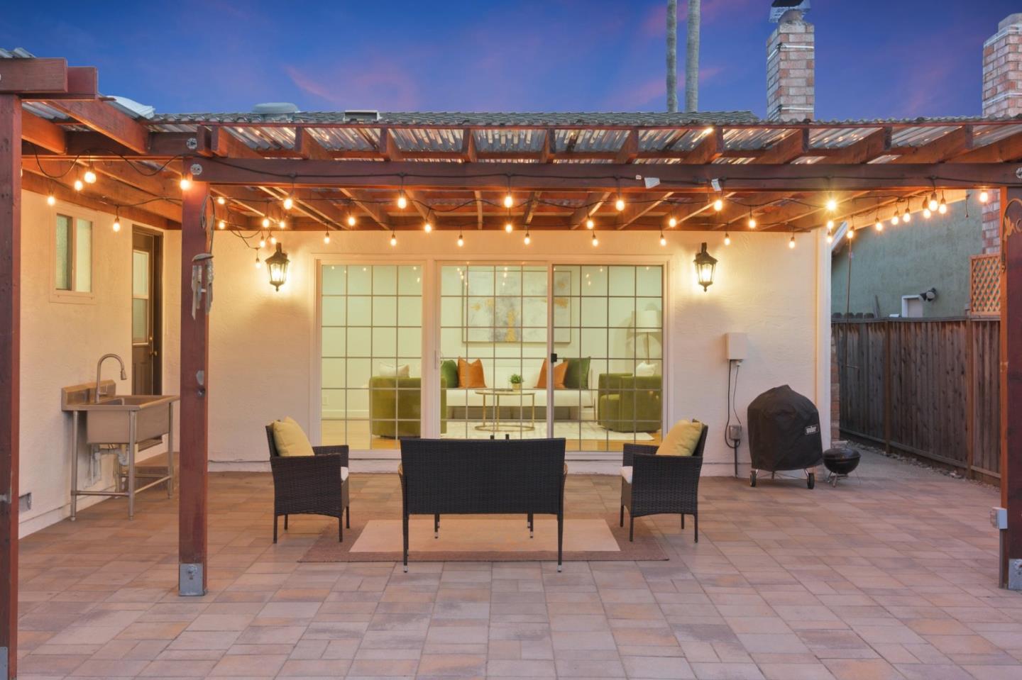 Detail Gallery Image 20 of 26 For 1699 Zinnia Ln, San Jose,  CA 95124 - 4 Beds | 2 Baths