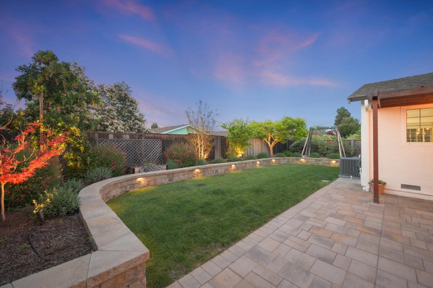 Detail Gallery Image 21 of 26 For 1699 Zinnia Ln, San Jose,  CA 95124 - 4 Beds | 2 Baths