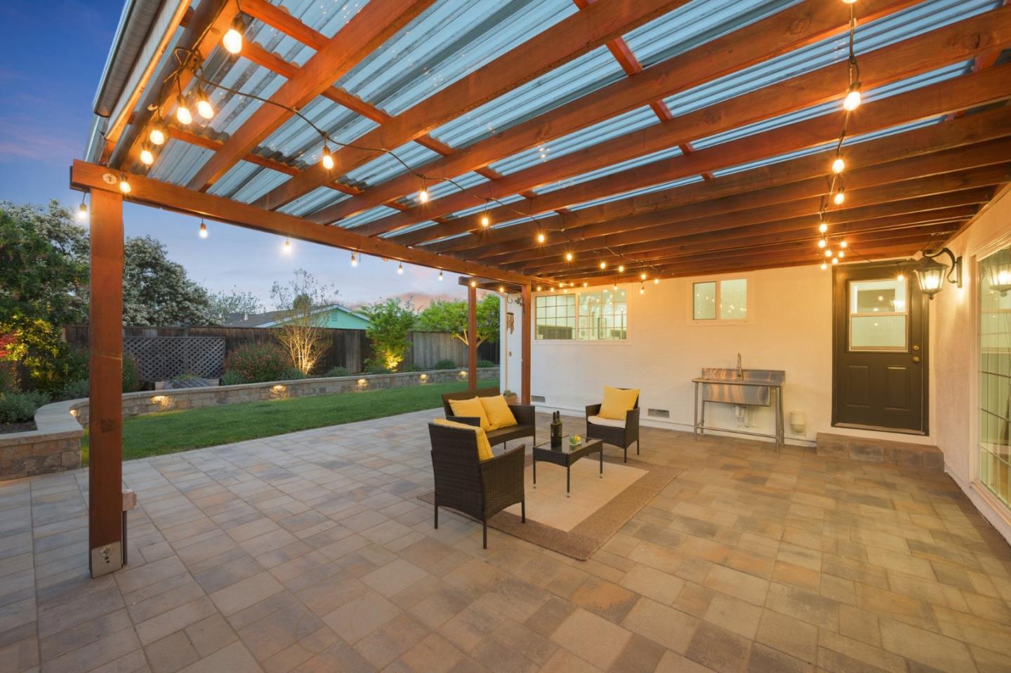 Detail Gallery Image 22 of 26 For 1699 Zinnia Ln, San Jose,  CA 95124 - 4 Beds | 2 Baths