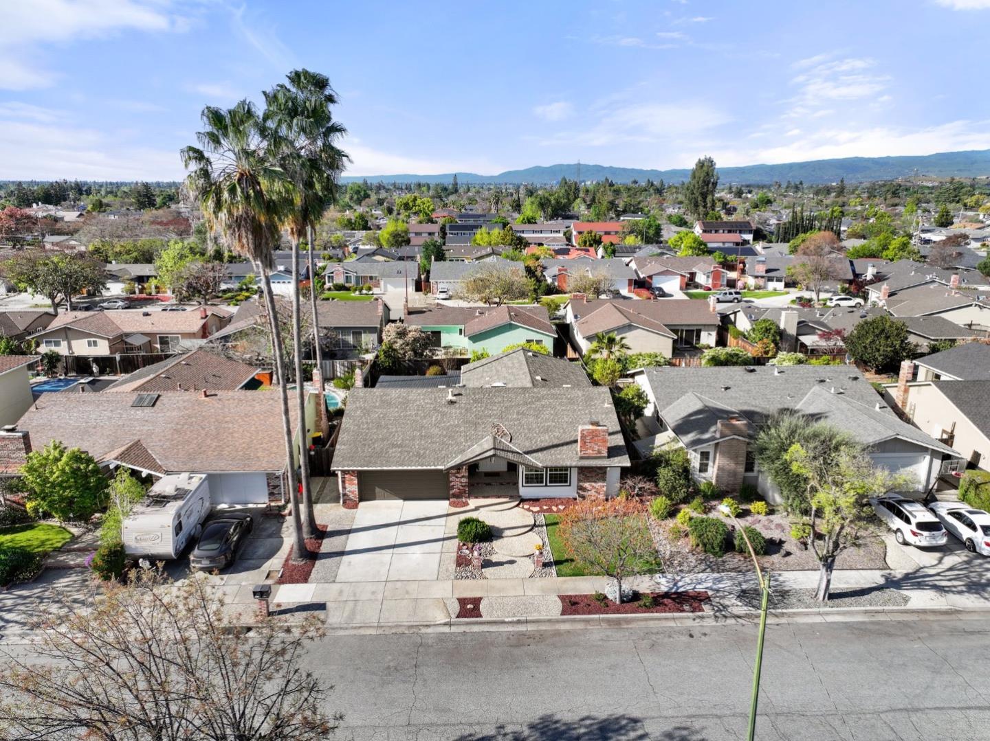 Detail Gallery Image 24 of 26 For 1699 Zinnia Ln, San Jose,  CA 95124 - 4 Beds | 2 Baths