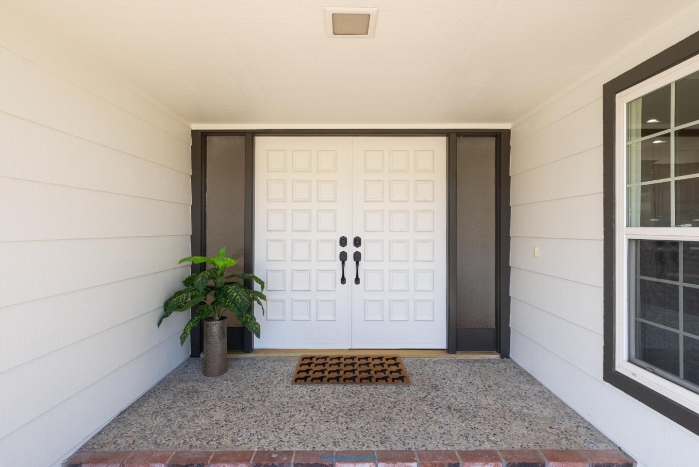 Detail Gallery Image 3 of 26 For 1699 Zinnia Ln, San Jose,  CA 95124 - 4 Beds | 2 Baths