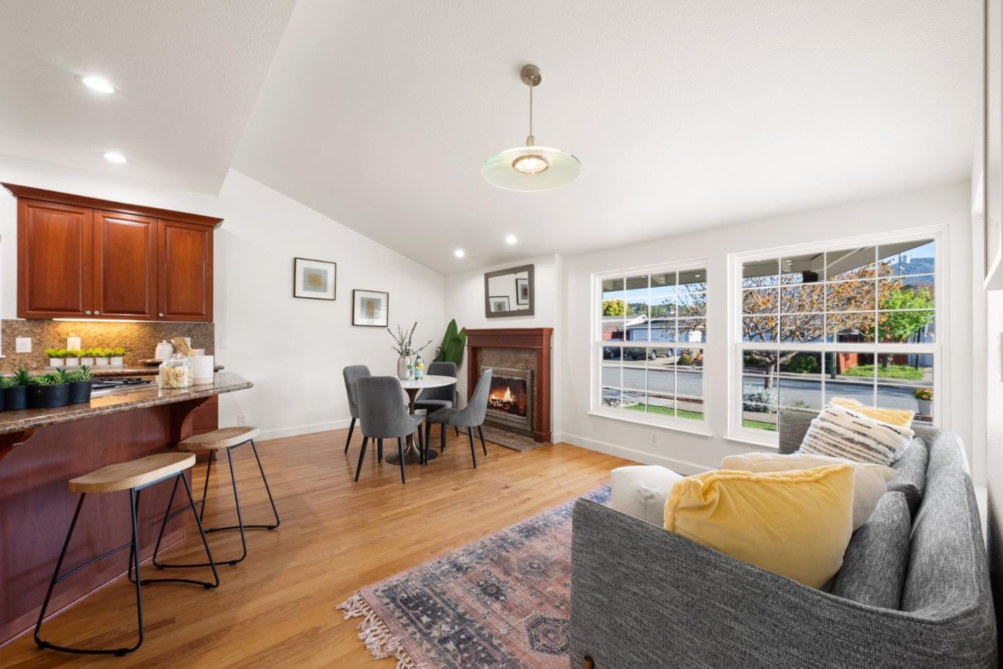 Detail Gallery Image 6 of 26 For 1699 Zinnia Ln, San Jose,  CA 95124 - 4 Beds | 2 Baths