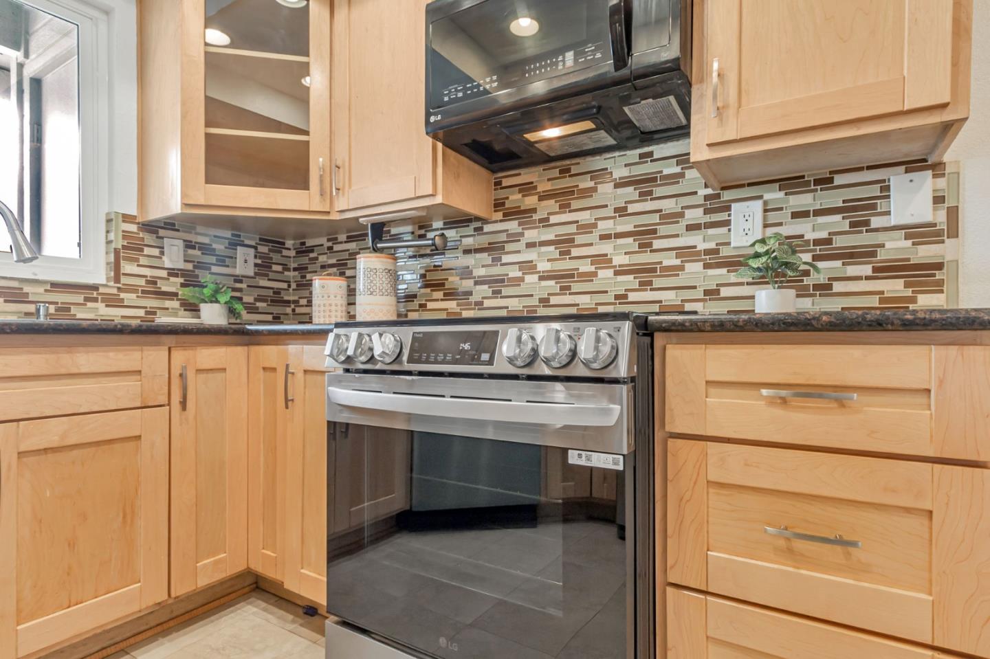Detail Gallery Image 11 of 49 For 432 Shadowgraph Dr, San Jose,  CA 95110 - 2 Beds | 2 Baths
