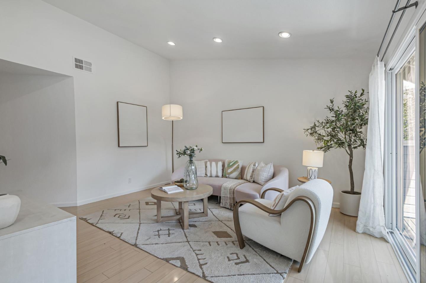 Detail Gallery Image 5 of 49 For 432 Shadowgraph Dr, San Jose,  CA 95110 - 2 Beds | 2 Baths