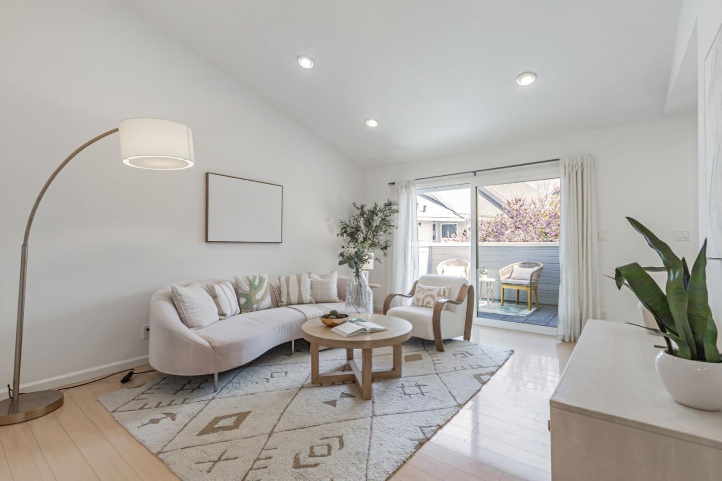 Detail Gallery Image 6 of 49 For 432 Shadowgraph Dr, San Jose,  CA 95110 - 2 Beds | 2 Baths