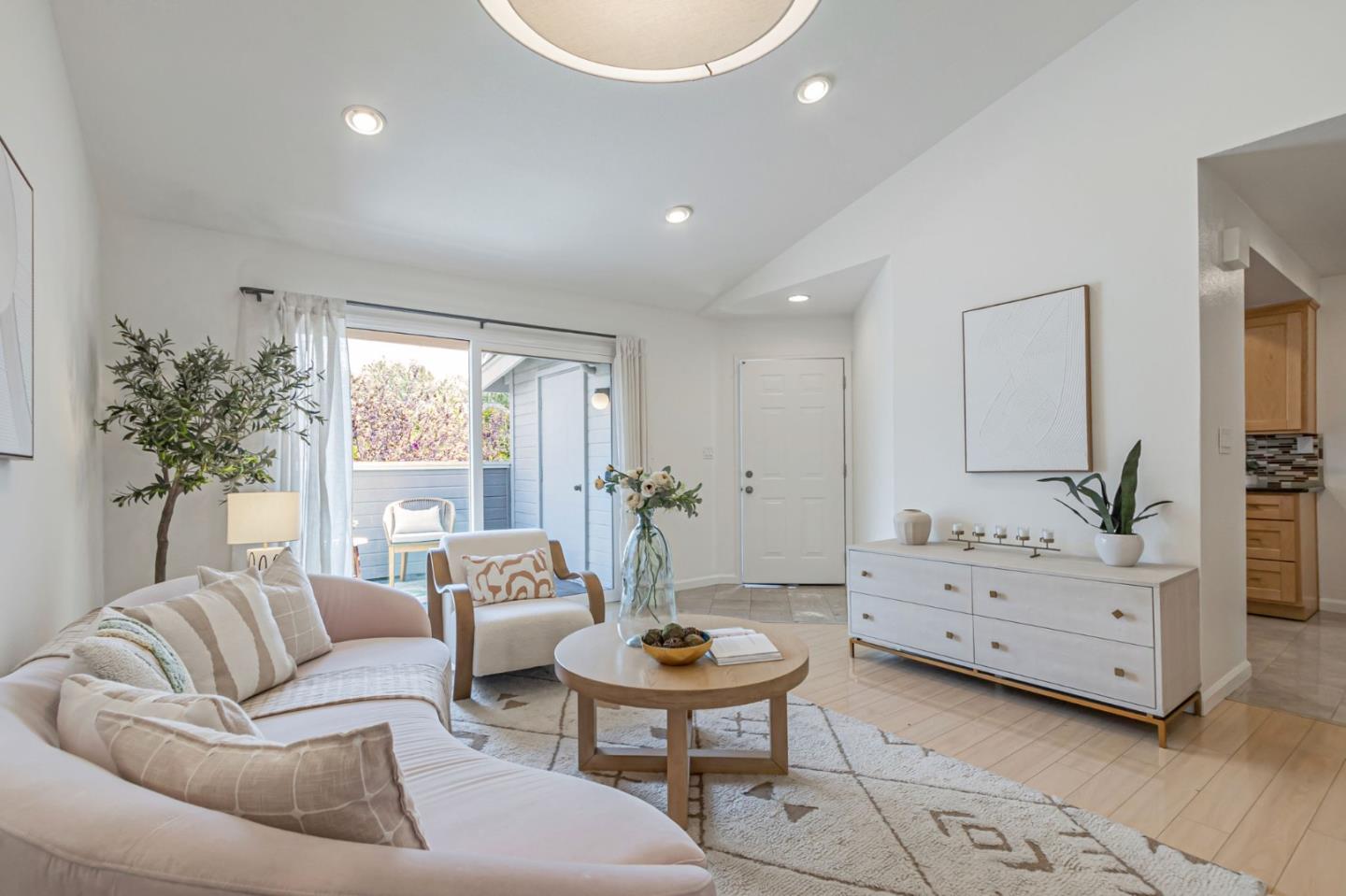 Detail Gallery Image 7 of 49 For 432 Shadowgraph Dr, San Jose,  CA 95110 - 2 Beds | 2 Baths