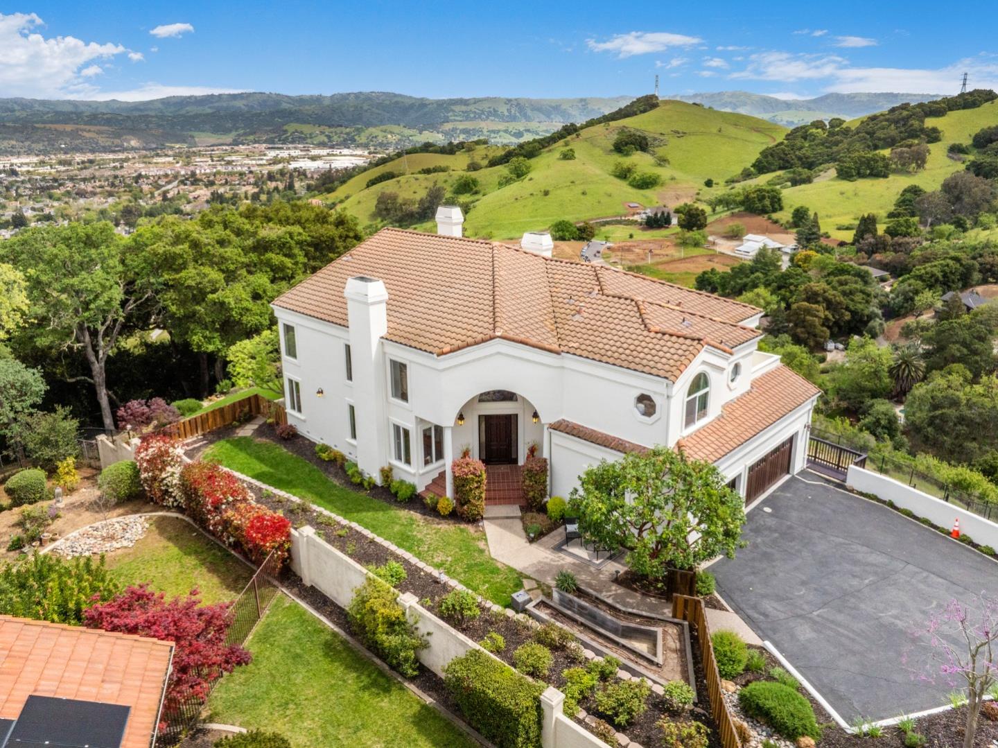 Detail Gallery Image 2 of 44 For 1566 Llagas Rd, Morgan Hill,  CA 95037 - 5 Beds | 4 Baths