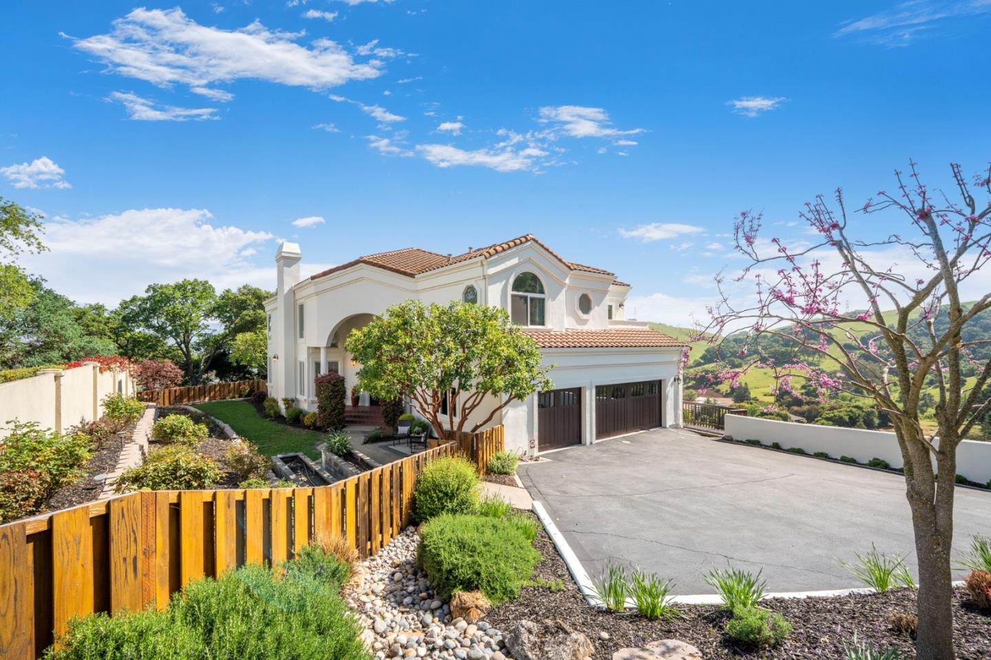 Detail Gallery Image 4 of 44 For 1566 Llagas Rd, Morgan Hill,  CA 95037 - 5 Beds | 4 Baths