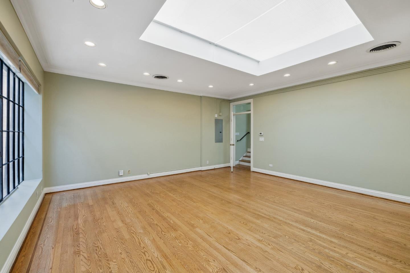 Detail Gallery Image 18 of 23 For 315 Primrose Rd, Burlingame,  CA 94010 - – Beds | – Baths