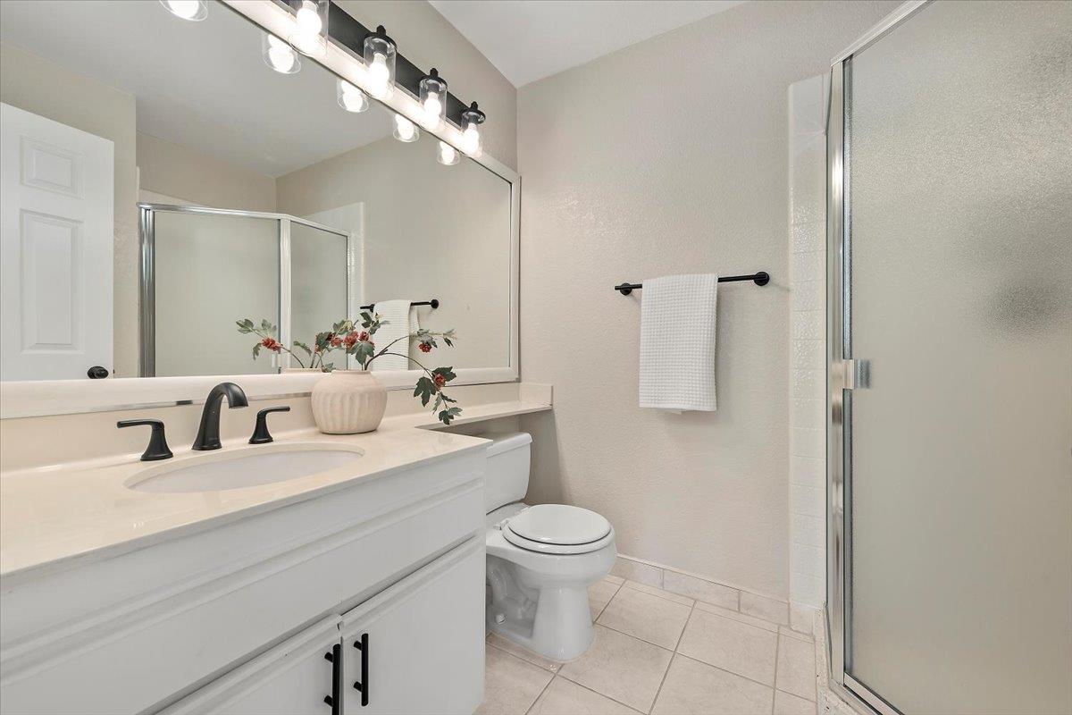 Detail Gallery Image 13 of 27 For 5965 Lake Almanor Dr, San Jose,  CA 95123 - 2 Beds | 2 Baths