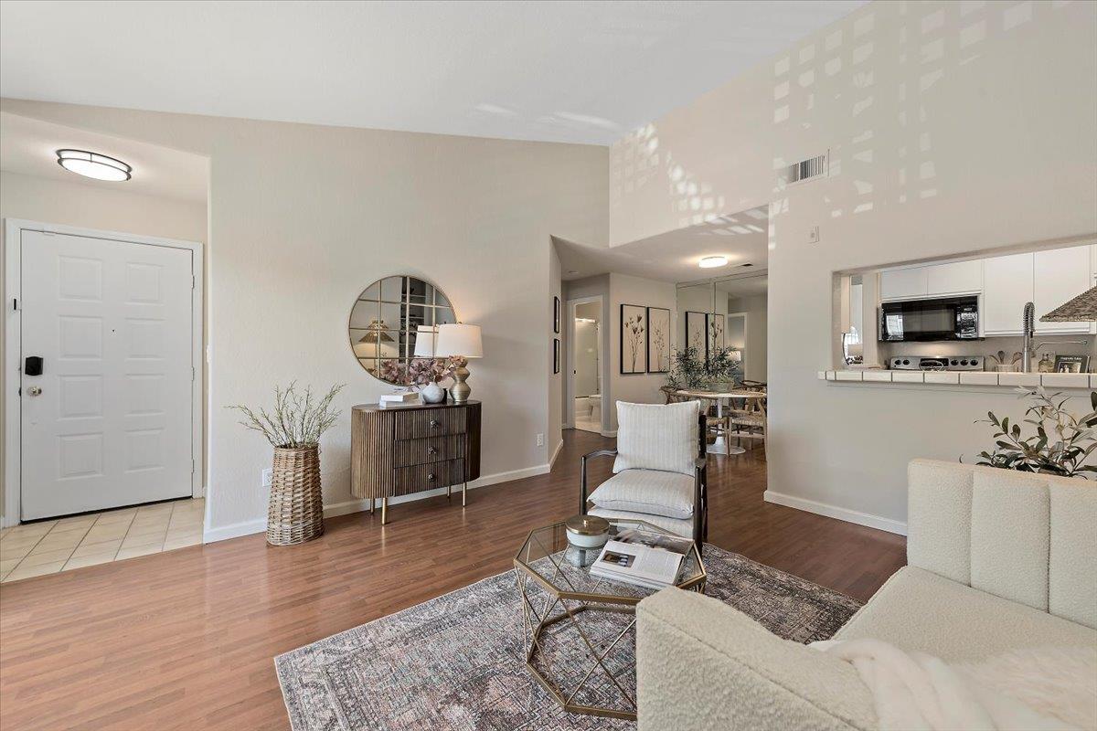 Detail Gallery Image 2 of 27 For 5965 Lake Almanor Dr, San Jose,  CA 95123 - 2 Beds | 2 Baths