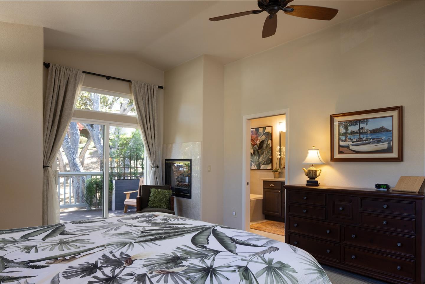Detail Gallery Image 13 of 25 For 10480 Fairway Ln, Carmel,  CA 93923 - 3 Beds | 3 Baths