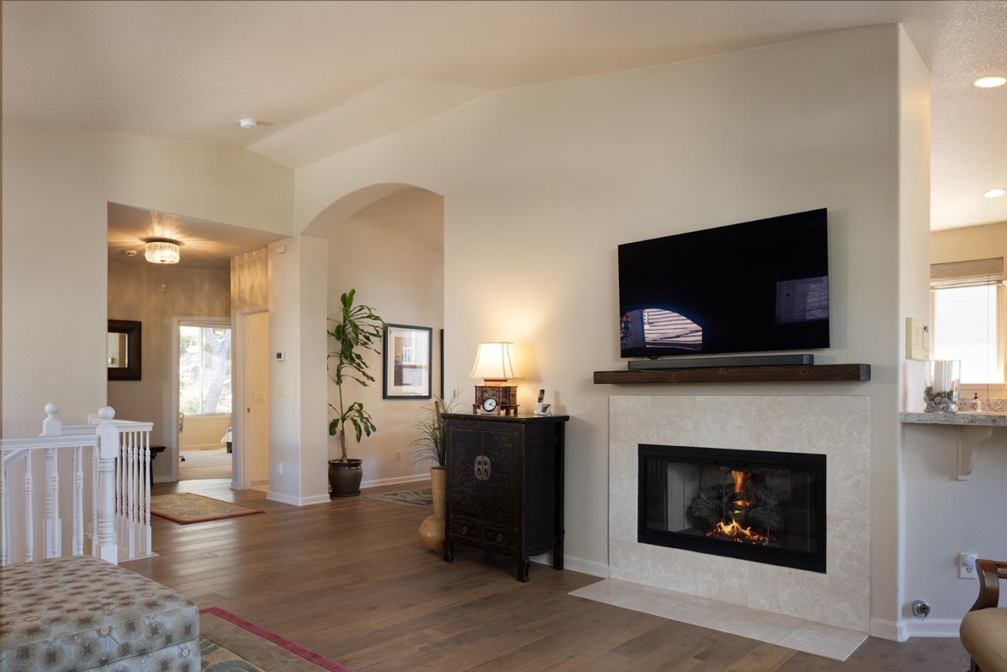 Detail Gallery Image 6 of 25 For 10480 Fairway Ln, Carmel,  CA 93923 - 3 Beds | 3 Baths