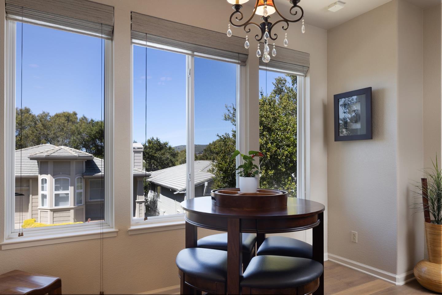 Detail Gallery Image 8 of 25 For 10480 Fairway Ln, Carmel,  CA 93923 - 3 Beds | 3 Baths