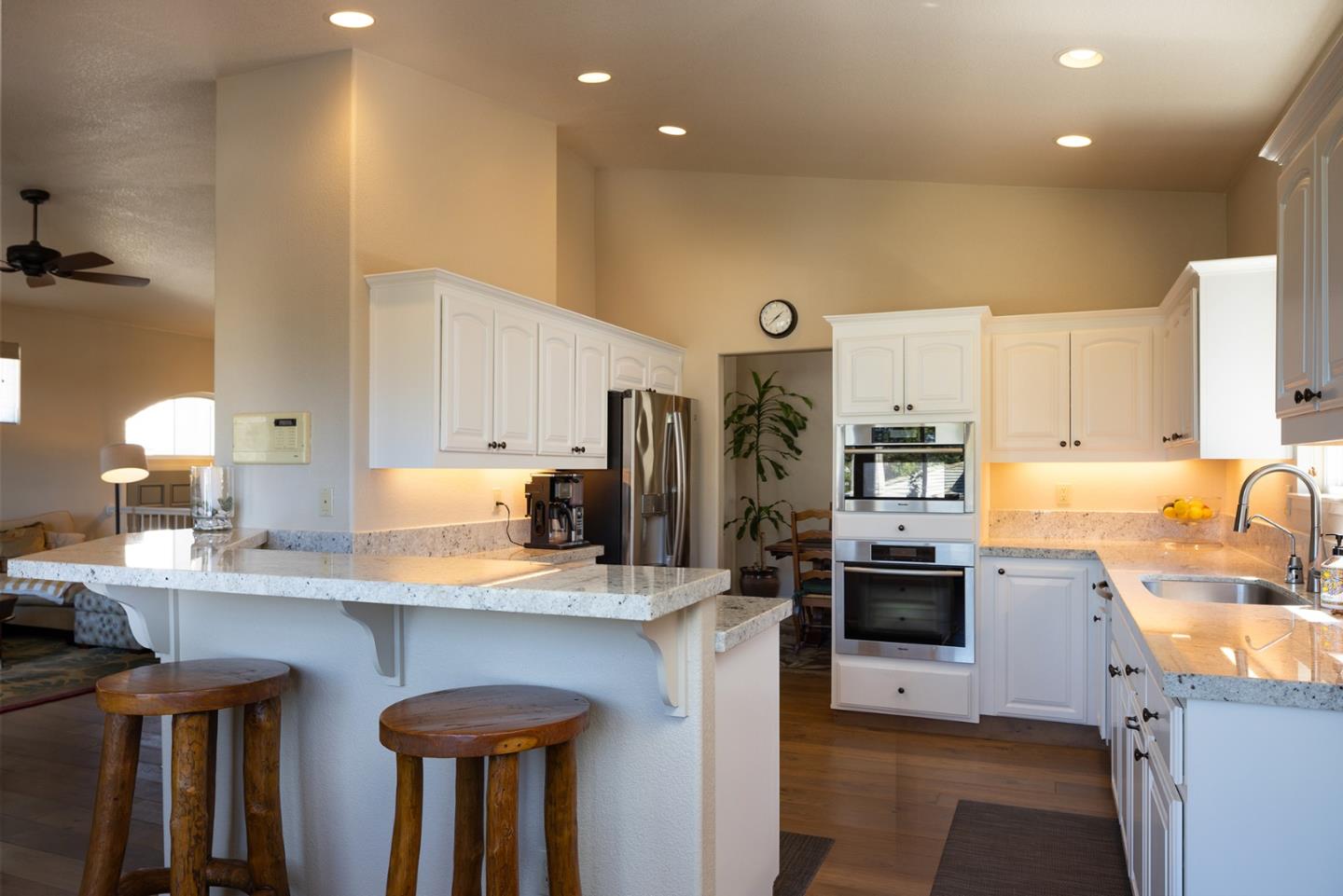 Detail Gallery Image 9 of 25 For 10480 Fairway Ln, Carmel,  CA 93923 - 3 Beds | 3 Baths