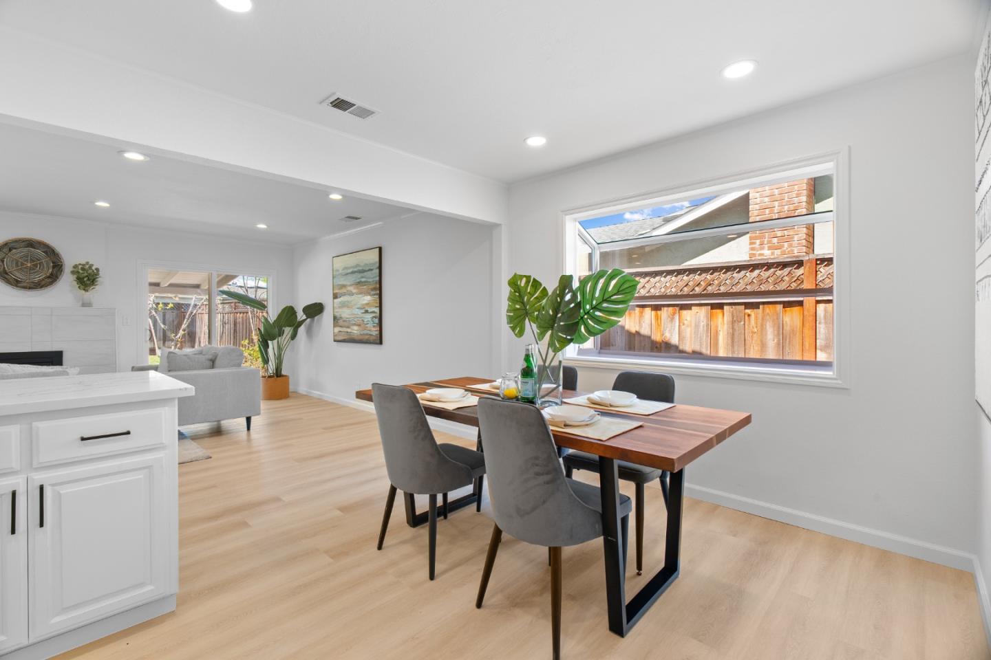 Detail Gallery Image 10 of 29 For 5571 Sunny Oaks Dr, San Jose,  CA 95123 - 3 Beds | 2 Baths