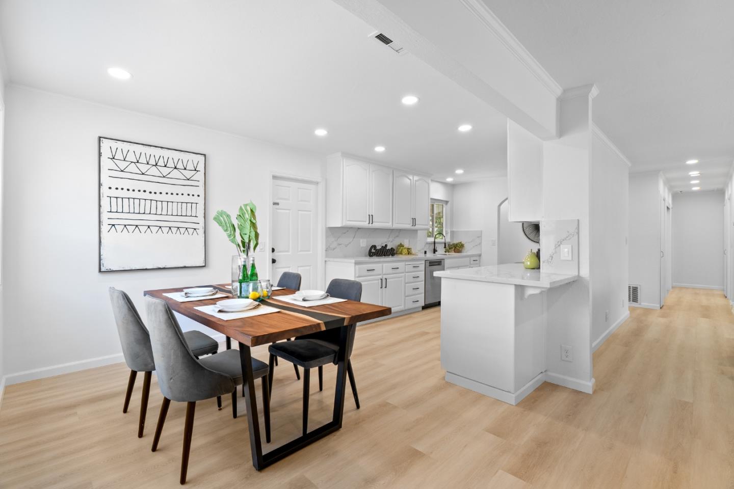 Detail Gallery Image 11 of 29 For 5571 Sunny Oaks Dr, San Jose,  CA 95123 - 3 Beds | 2 Baths