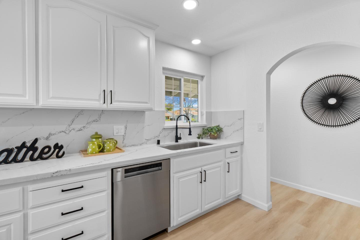 Detail Gallery Image 4 of 29 For 5571 Sunny Oaks Dr, San Jose,  CA 95123 - 3 Beds | 2 Baths