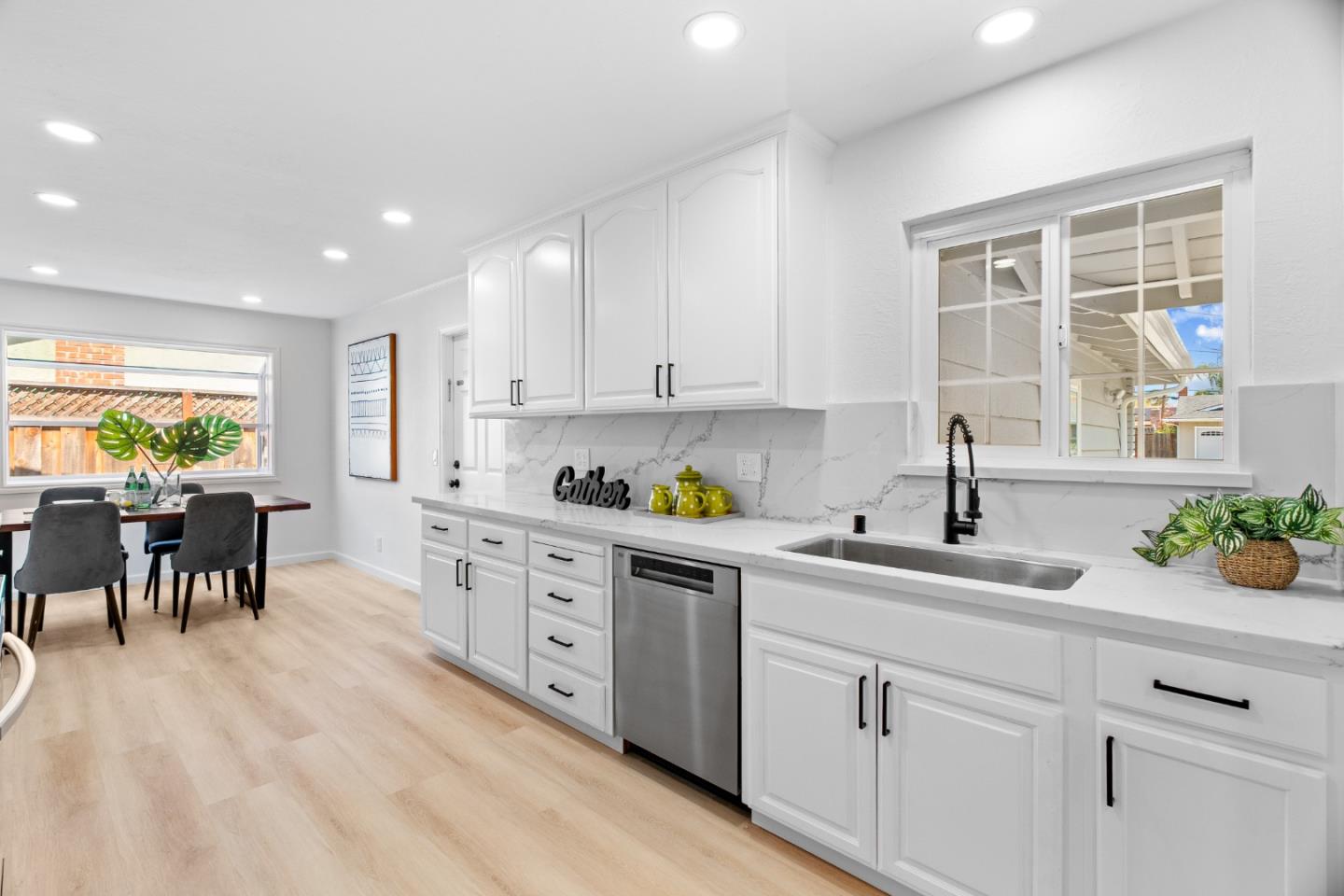 Detail Gallery Image 5 of 29 For 5571 Sunny Oaks Dr, San Jose,  CA 95123 - 3 Beds | 2 Baths