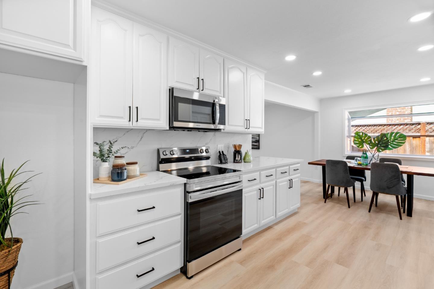 Detail Gallery Image 6 of 29 For 5571 Sunny Oaks Dr, San Jose,  CA 95123 - 3 Beds | 2 Baths