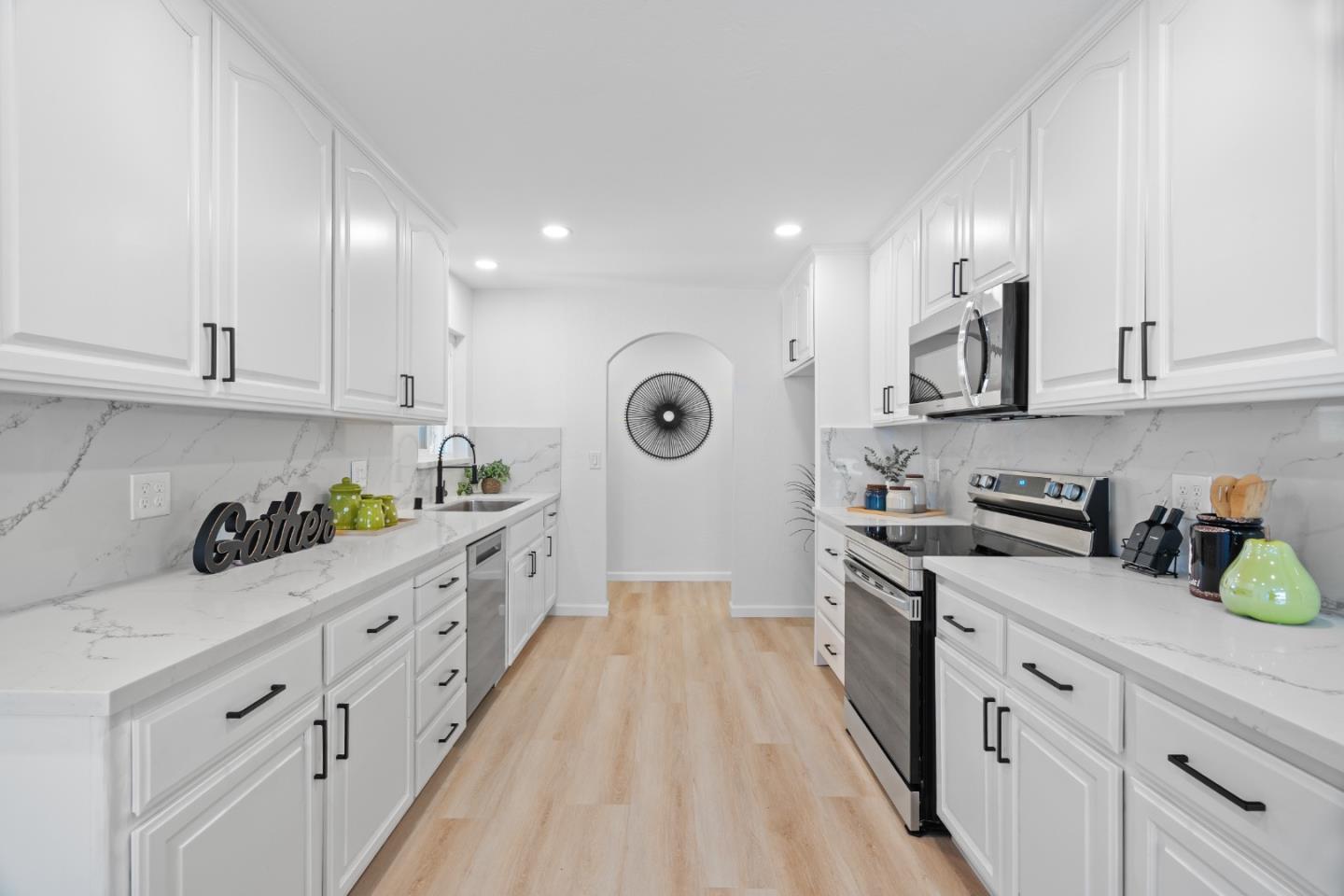 Detail Gallery Image 7 of 29 For 5571 Sunny Oaks Dr, San Jose,  CA 95123 - 3 Beds | 2 Baths