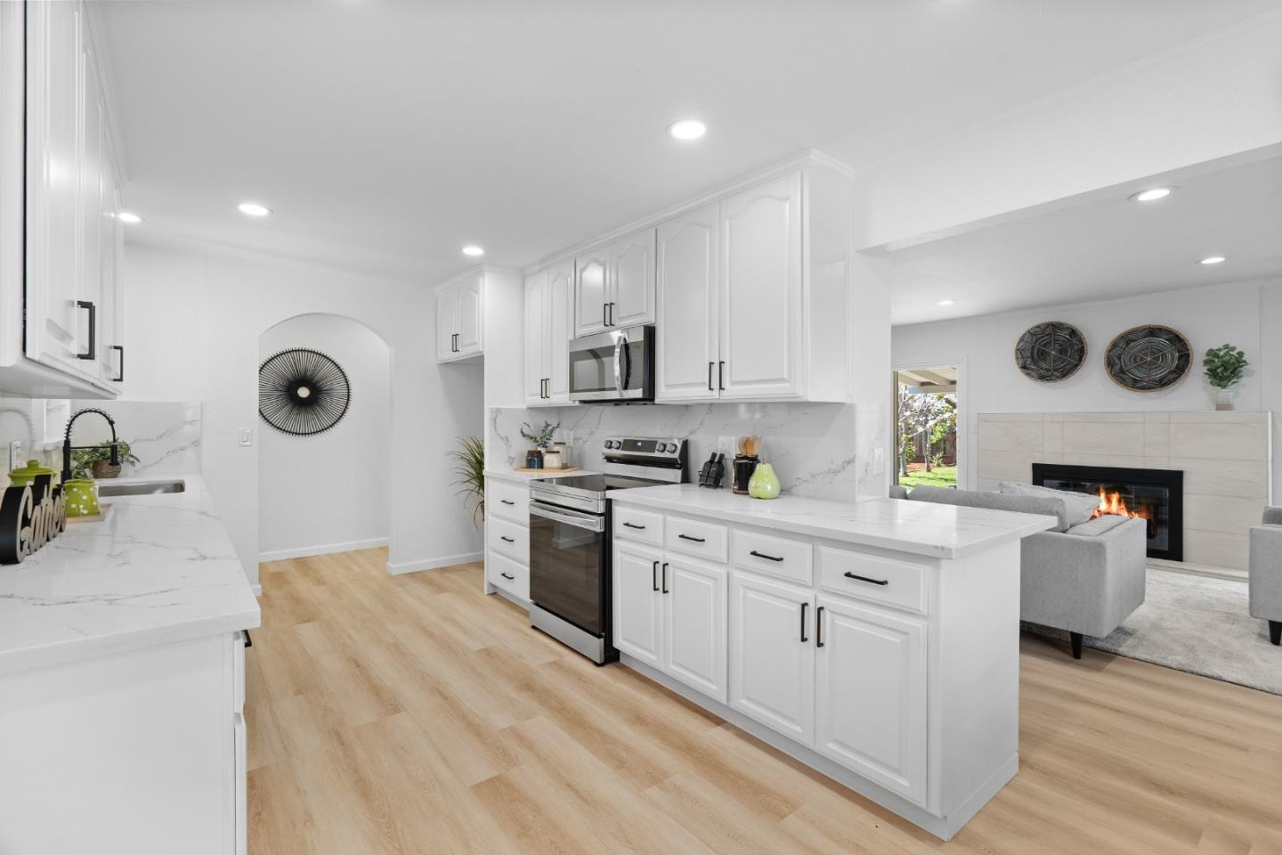Detail Gallery Image 8 of 29 For 5571 Sunny Oaks Dr, San Jose,  CA 95123 - 3 Beds | 2 Baths
