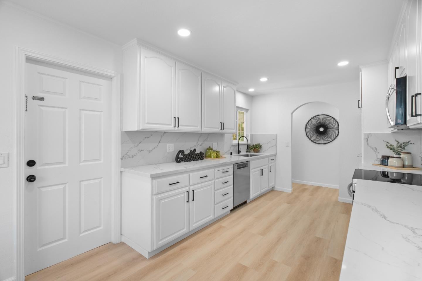 Detail Gallery Image 9 of 29 For 5571 Sunny Oaks Dr, San Jose,  CA 95123 - 3 Beds | 2 Baths