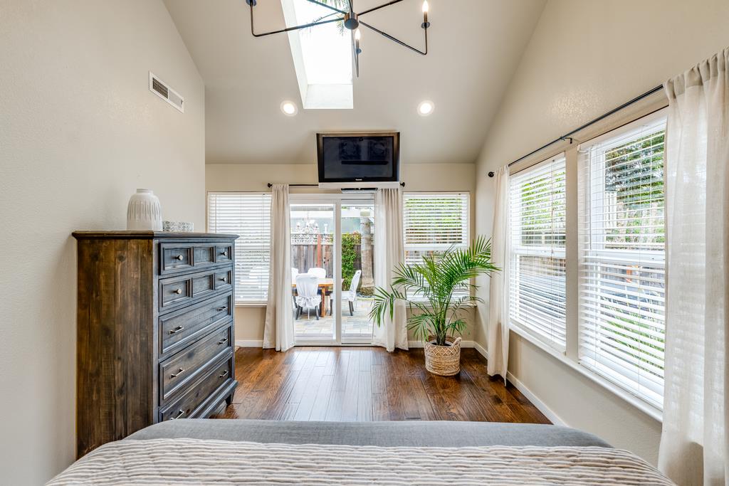 Detail Gallery Image 17 of 57 For 509 36th Ave, Santa Cruz,  CA 95062 - 3 Beds | 2 Baths