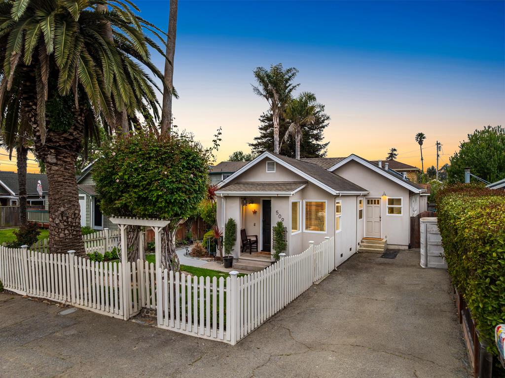 Detail Gallery Image 2 of 57 For 509 36th Ave, Santa Cruz,  CA 95062 - 3 Beds | 2 Baths