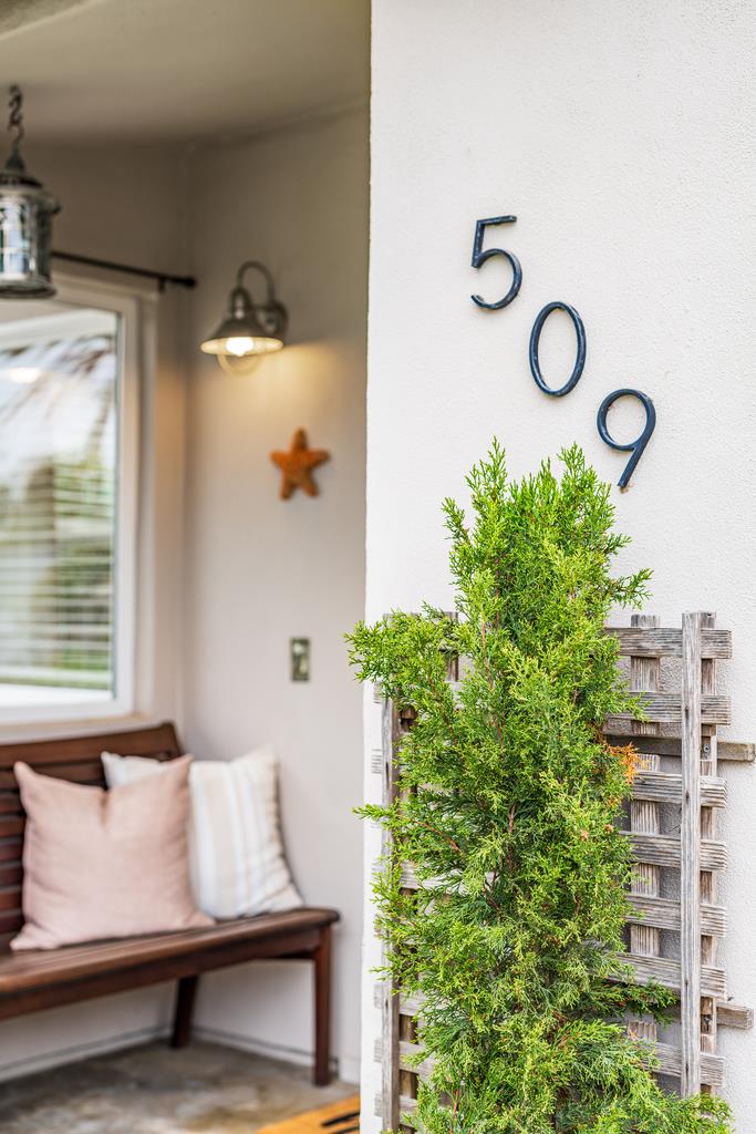 Detail Gallery Image 5 of 57 For 509 36th Ave, Santa Cruz,  CA 95062 - 3 Beds | 2 Baths