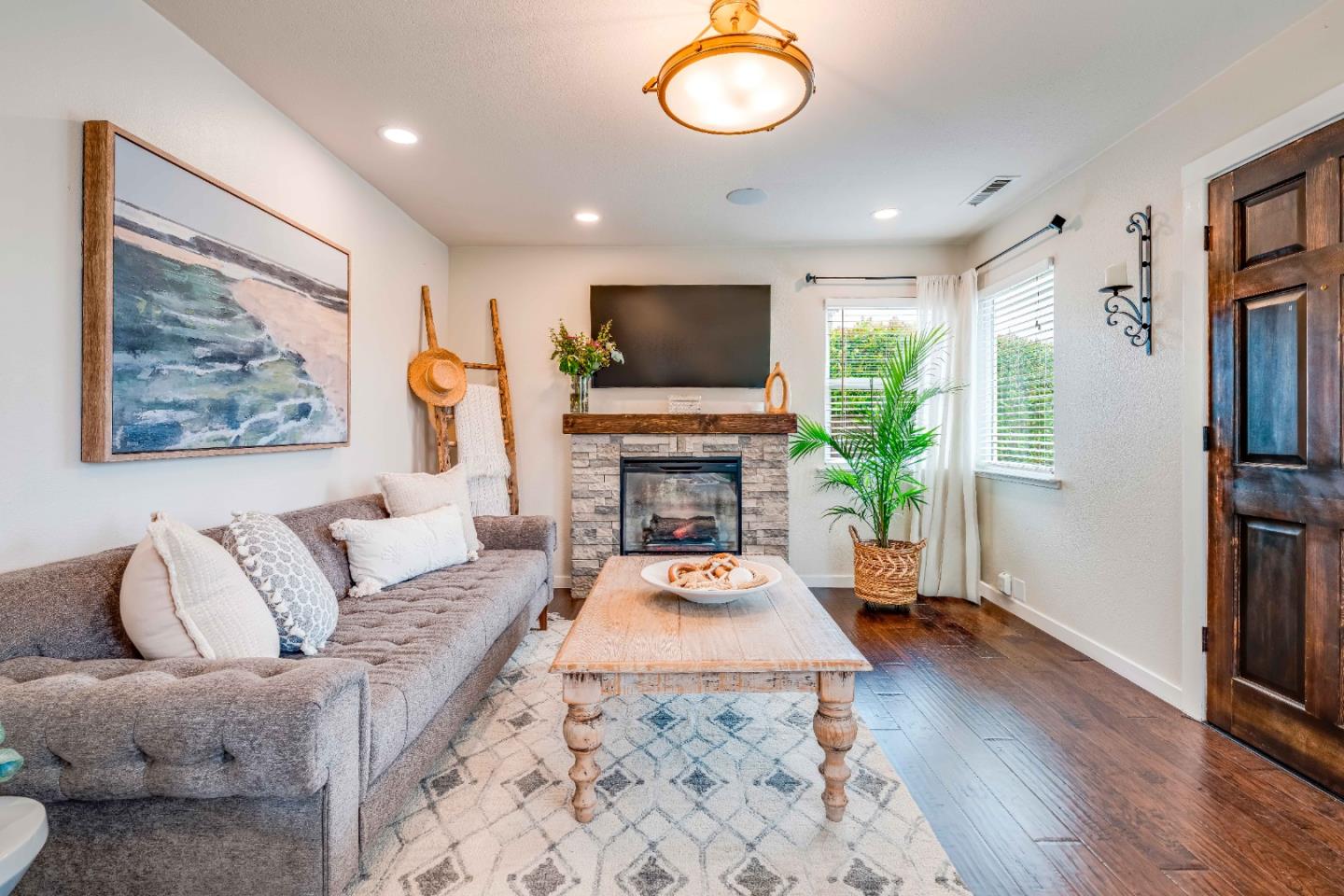 Detail Gallery Image 7 of 57 For 509 36th Ave, Santa Cruz,  CA 95062 - 3 Beds | 2 Baths
