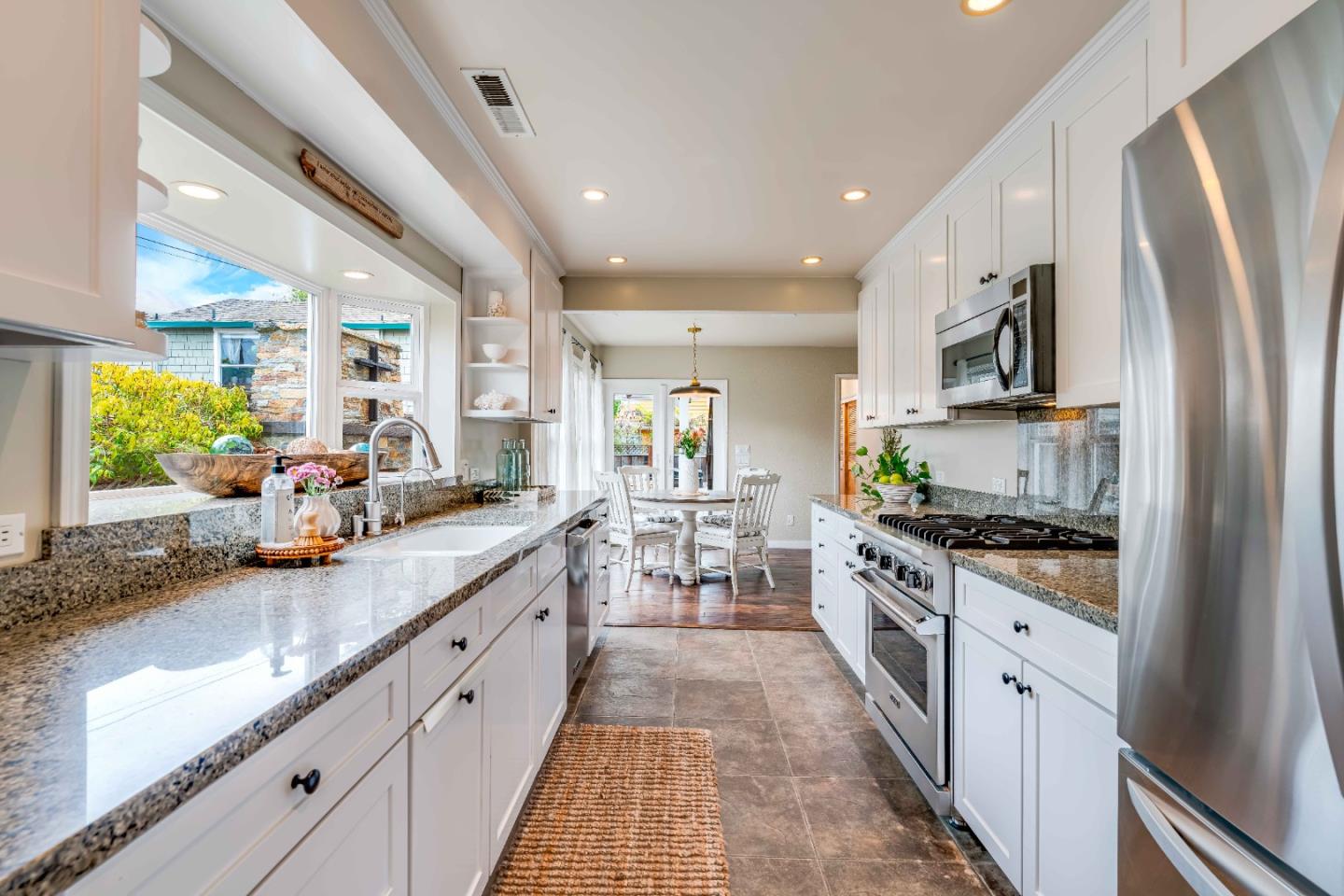 Detail Gallery Image 9 of 57 For 509 36th Ave, Santa Cruz,  CA 95062 - 3 Beds | 2 Baths