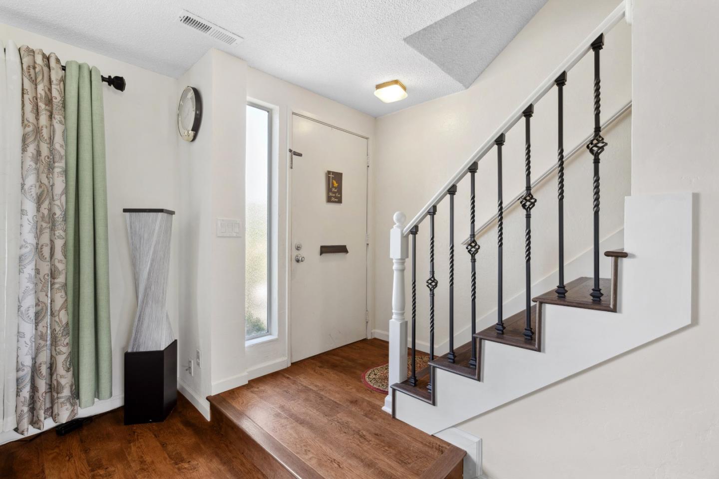 Detail Gallery Image 3 of 24 For 3137 Seacrest Ave #5,  Marina,  CA 93933 - 3 Beds | 2/1 Baths