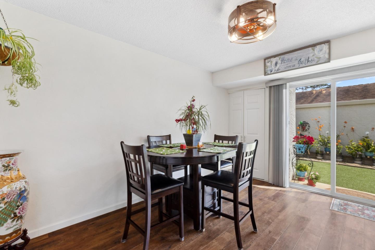Detail Gallery Image 7 of 24 For 3137 Seacrest Ave #5,  Marina,  CA 93933 - 3 Beds | 2/1 Baths