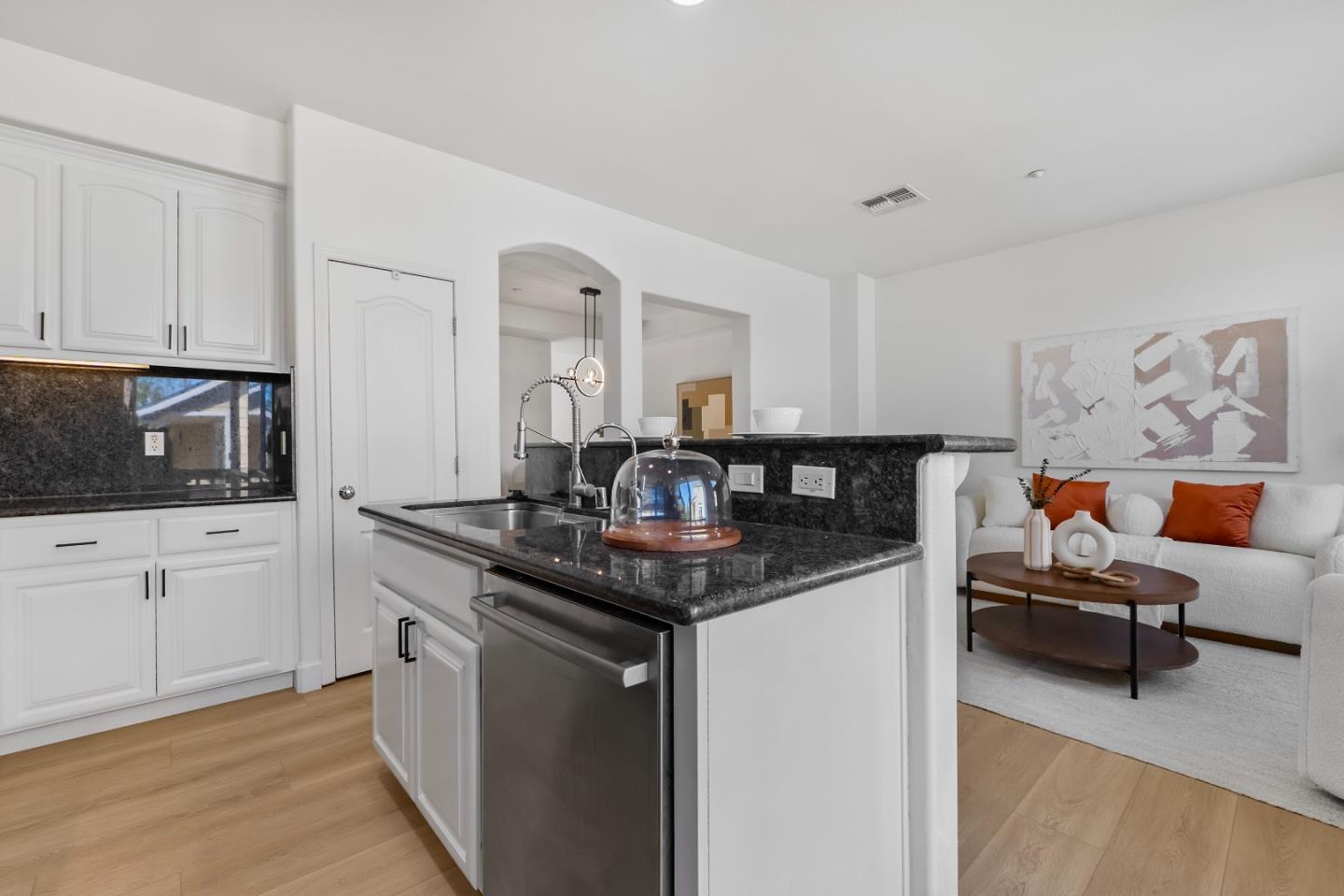 Detail Gallery Image 14 of 56 For 10154 Imperial Ave, Cupertino,  CA 95014 - 3 Beds | 2/1 Baths