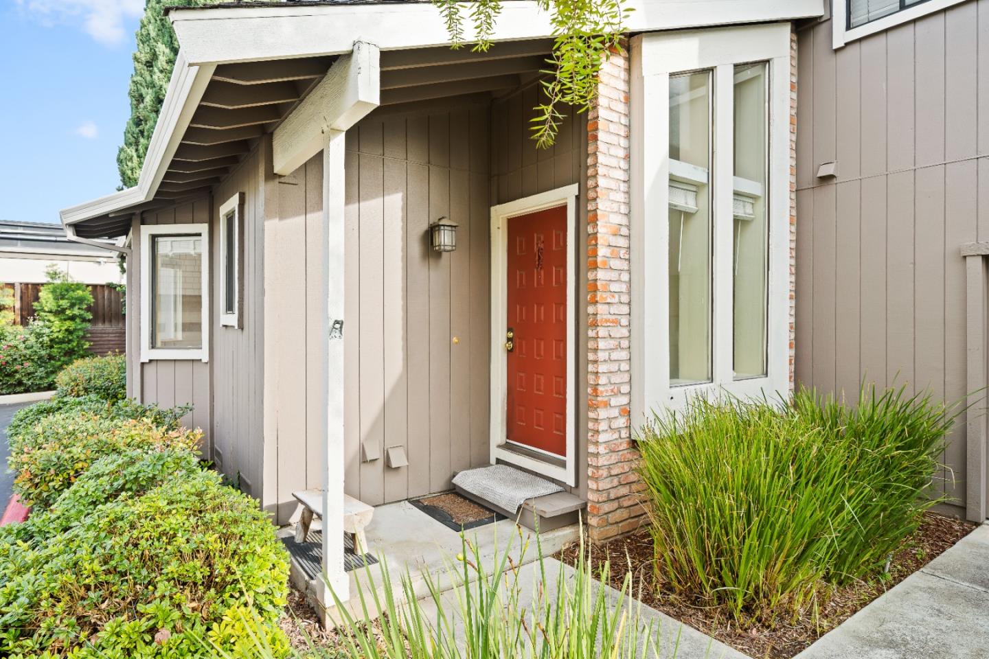 Detail Gallery Image 2 of 37 For 850 Minnesota Ave #108,  San Jose,  CA 95125 - 4 Beds | 2/1 Baths