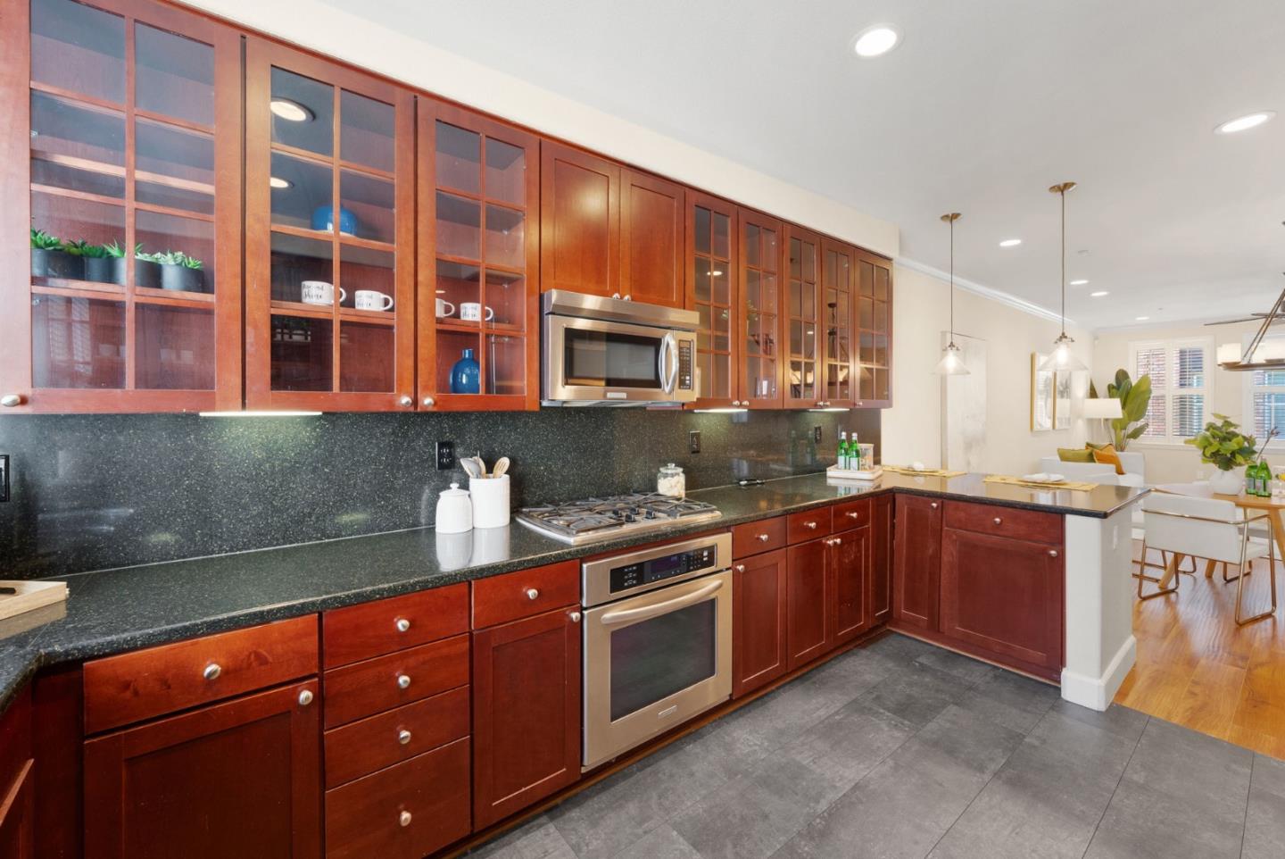 Detail Gallery Image 4 of 31 For 835 Gaspar Vis, San Jose,  CA 95126 - 4 Beds | 3/1 Baths