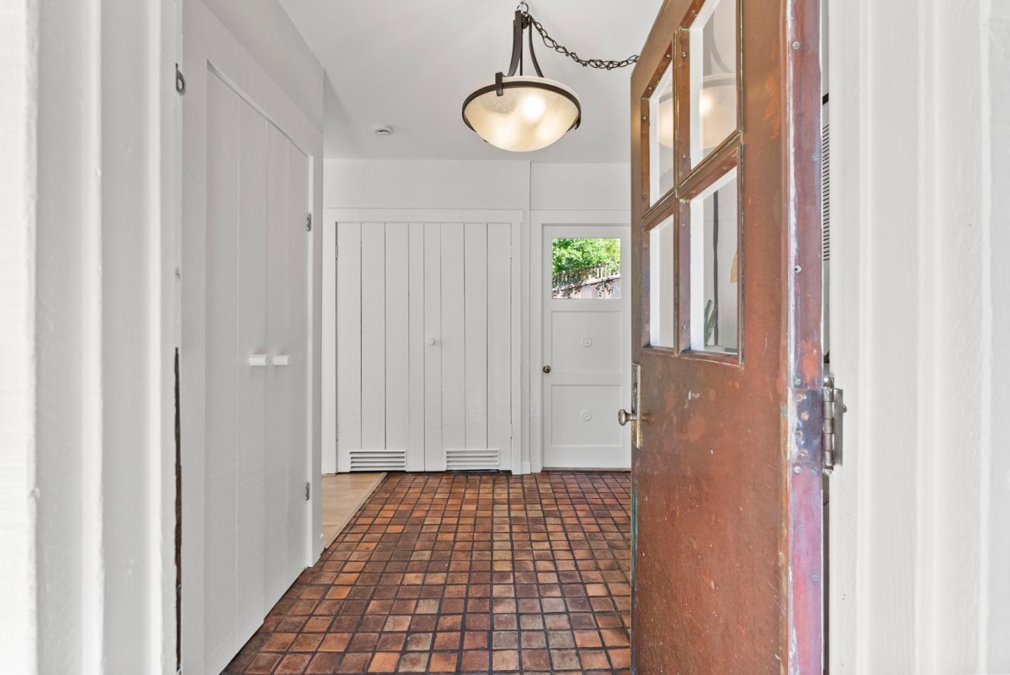 Detail Gallery Image 13 of 52 For 244 Chesham Ave, San Carlos,  CA 94070 - 4 Beds | 2/1 Baths