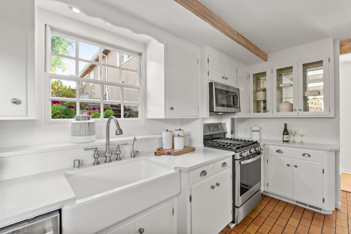 Detail Gallery Image 15 of 52 For 244 Chesham Ave, San Carlos,  CA 94070 - 4 Beds | 2/1 Baths