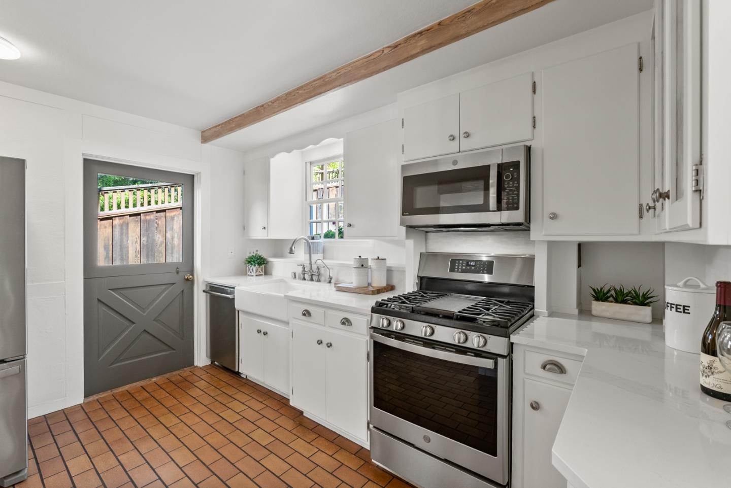 Detail Gallery Image 16 of 52 For 244 Chesham Ave, San Carlos,  CA 94070 - 4 Beds | 2/1 Baths